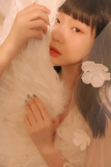妲己偷偷看